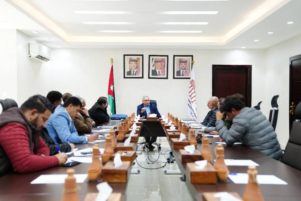 البريزات يلتقي ممثلين عن جمعية الأدلاء السياحيين في البترا