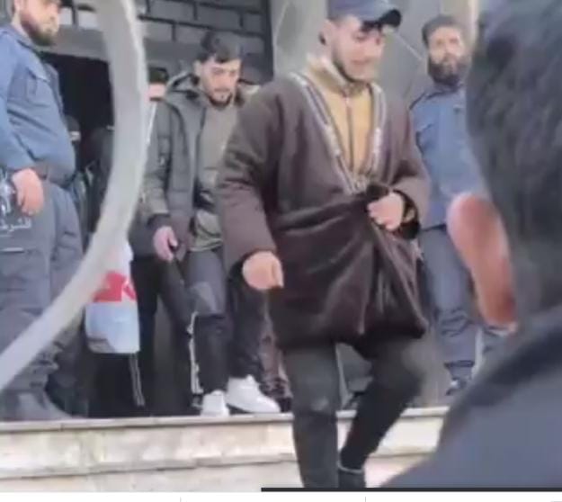 إطلاق سراح 300 شخص من عناصر نظام الأسد من سجن حمص المركزي