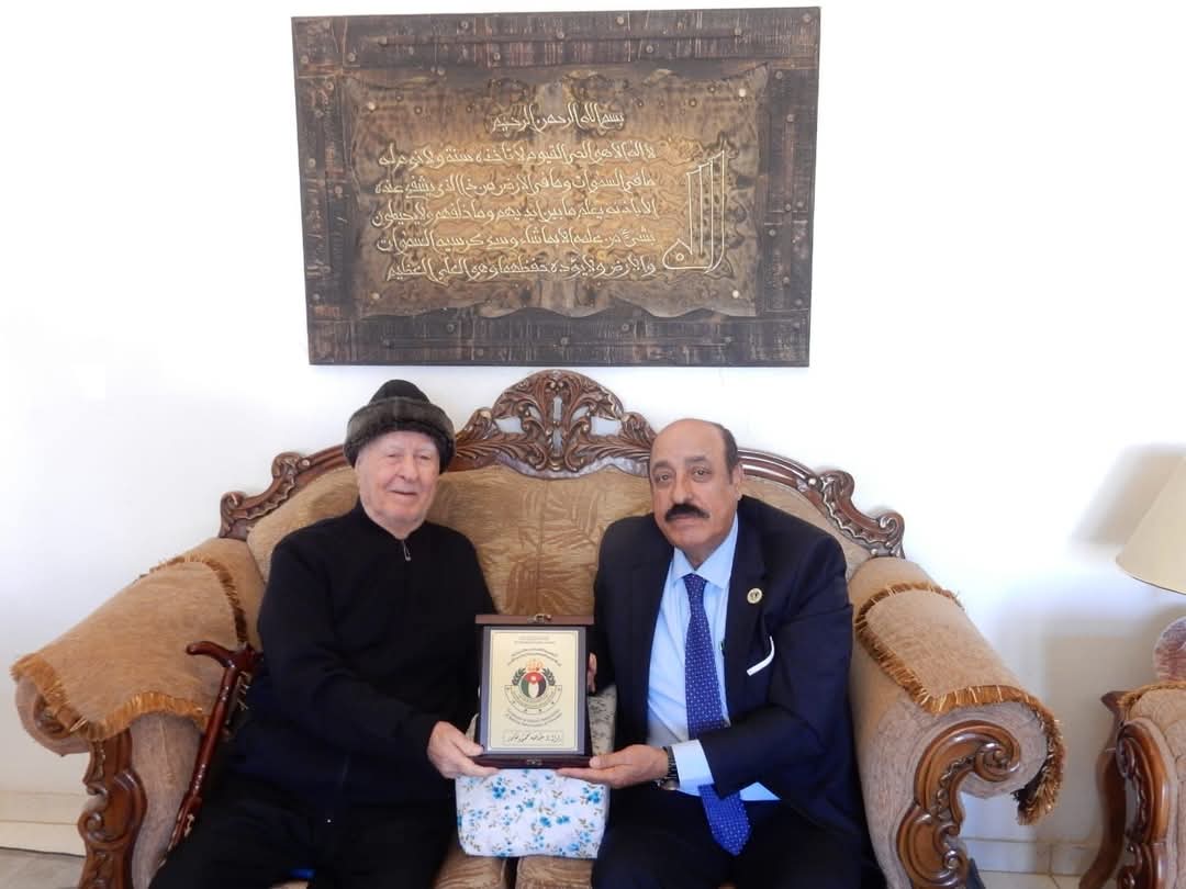 الباشا الشوبكي  يزور الرائد المتقاعد سعدالدين محمود هاكوز..صور