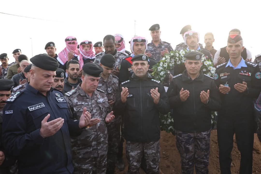 العميد بشار الهباهبة يشارك في  تشييع جثمان الوكيل محمد الهمشري....صور