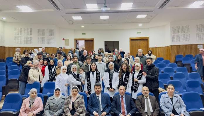 كلية العلوم الطبية في جامعة فيلادلفيا تحتفل بأداء القسم لطلبتها المتوقع تخرجهم