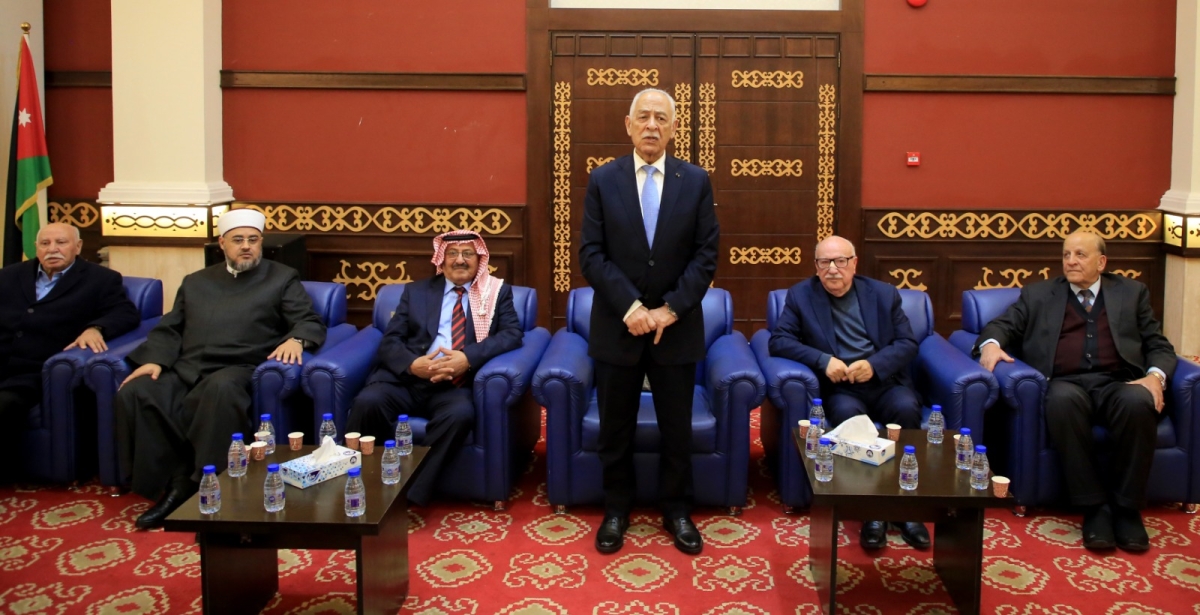 مندوبا عن الملك وولي العهد.. العيسوي يعزي آل جلوق...صور