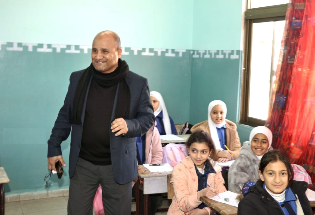 الحباشنة يتابع تطبيق الاختبار الوزاري لقياس مهارتي القراءة والكتابة في مدارس تربية معان