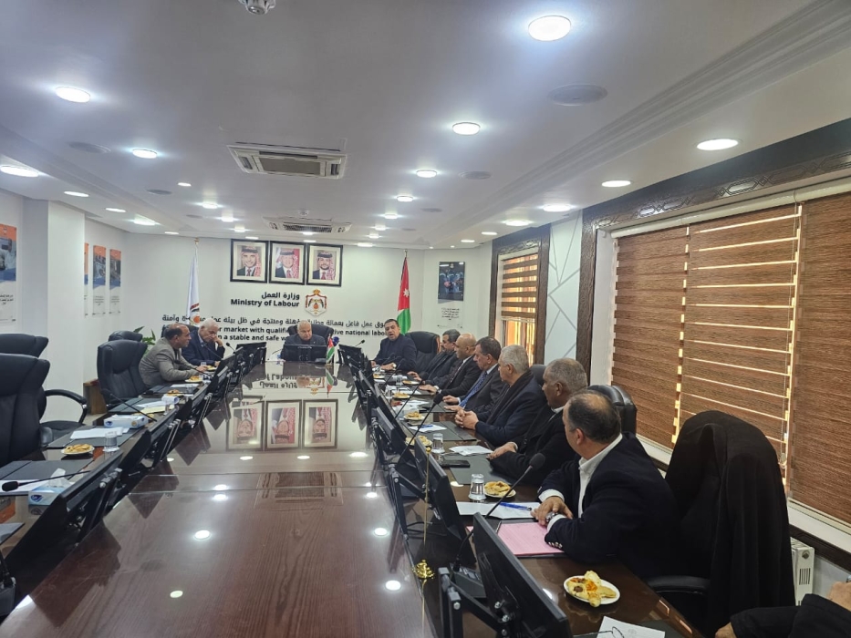 وزير العمل يلتقي لجنة فلسطين النيابية