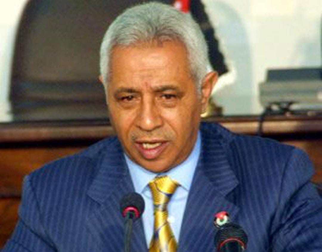 العيسوي ينقل تمنيات الملك وولي العهد بالشفاء العاجل لعيد الفايز