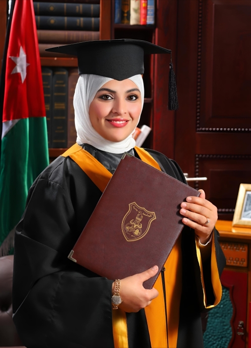 أسرة نيروز الإخبارية تهنئ الأستاذة خولة أبو زيد بتخرجها