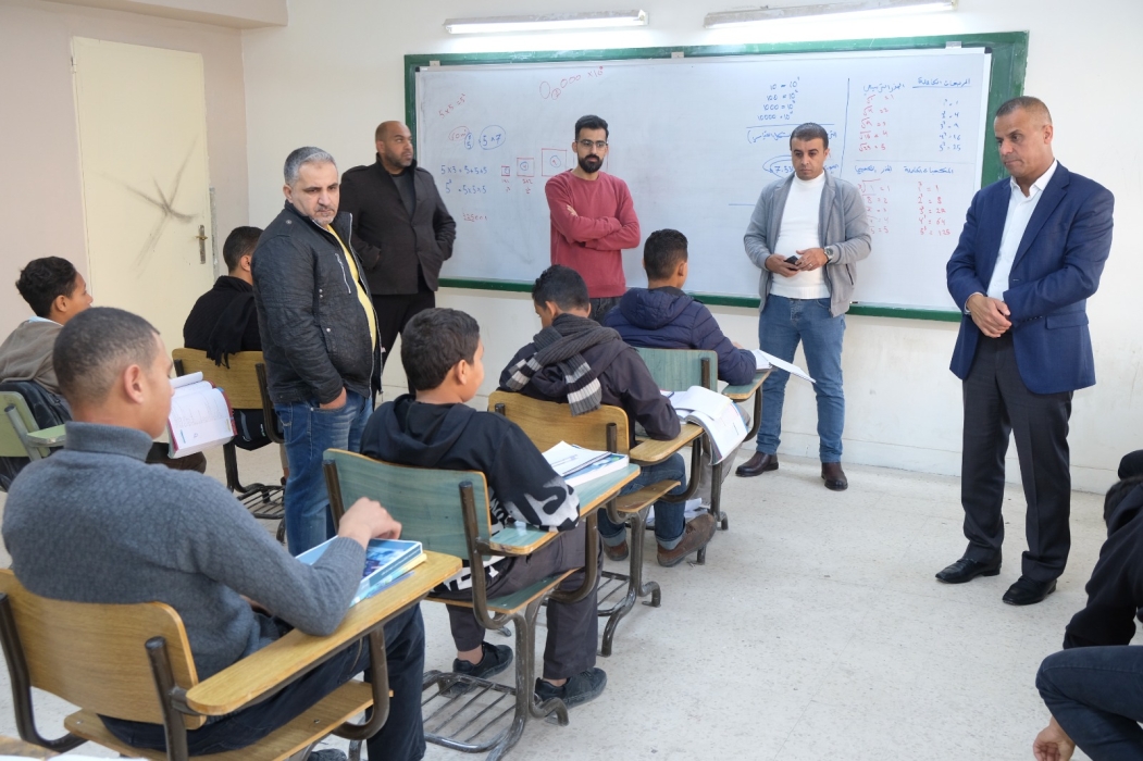 هديرس يتابع سير التعليم المهني والتقني في مدرسة ماجد العدوان ...صور