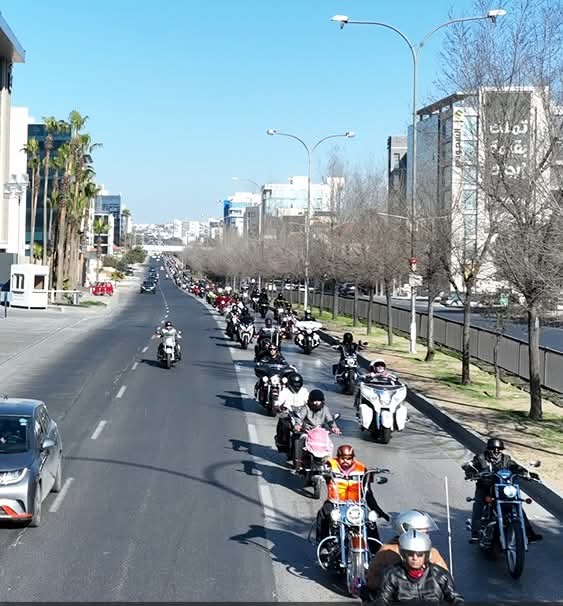 زين تحتفل بالذكرى 63 لميلاد جلالة الملك بمسيرة دراجات ضخمة (صور)
