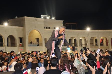 إكتساح جماهيري لعمر العبداللات في مهرجان أمواج العقبة