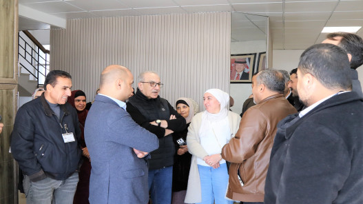 وزير الأشغال يتفقد طرقا زراعية ويزور مديرية أشغال المفرق