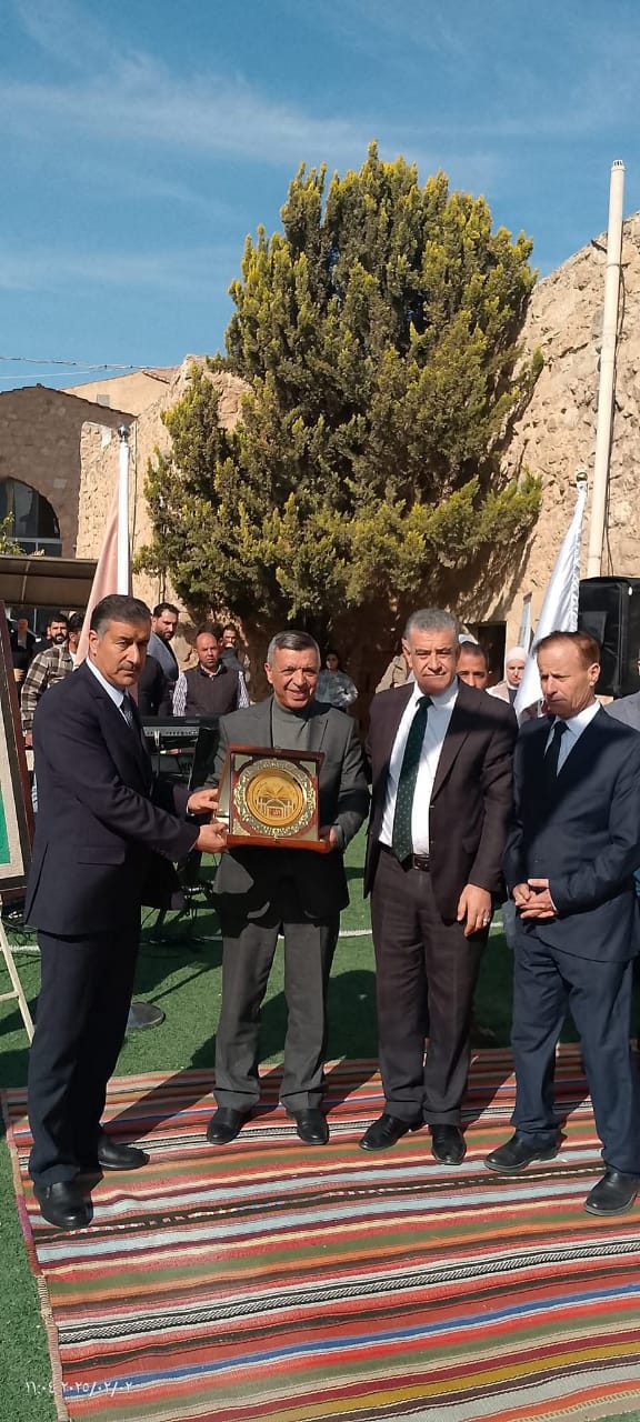 اختتام معرض صور جلالة الملك في مادبا احتفالاً بعيد ميلاده
