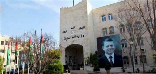 ازدحام على جسر الملك حسين بسبب تقليص ساعات الدوام وتحديد عدد الحافلات