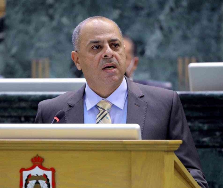 أبو صعيليك: الحكومة تطمح إلى زيادة رواتب موظفي القطاع العام