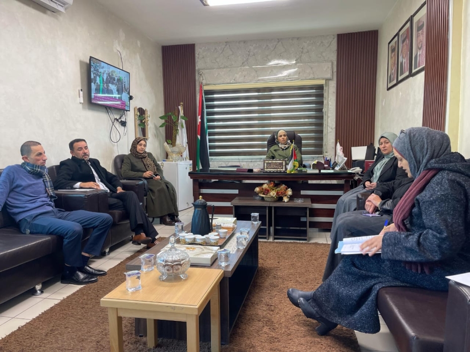الخريشا تترأس اجتماع فريق تطوير المديرية ...صور