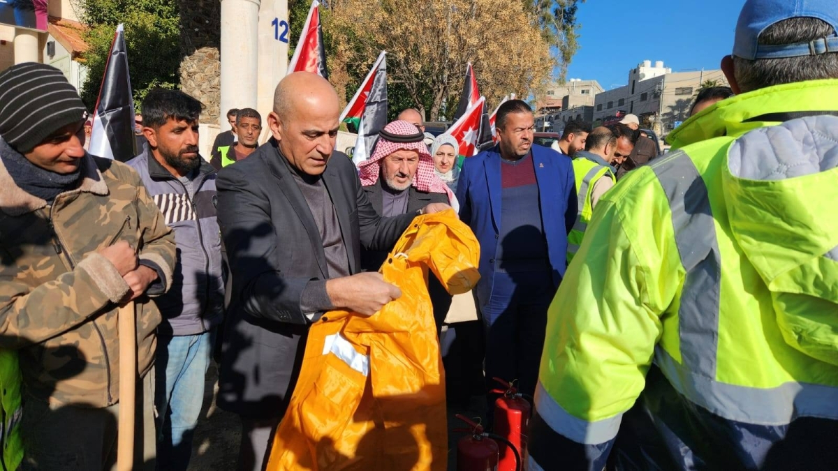 العتوم يستعرض استعدادات كوادر البلدية و فريق الإسناد للمنخفض الجوي القادم