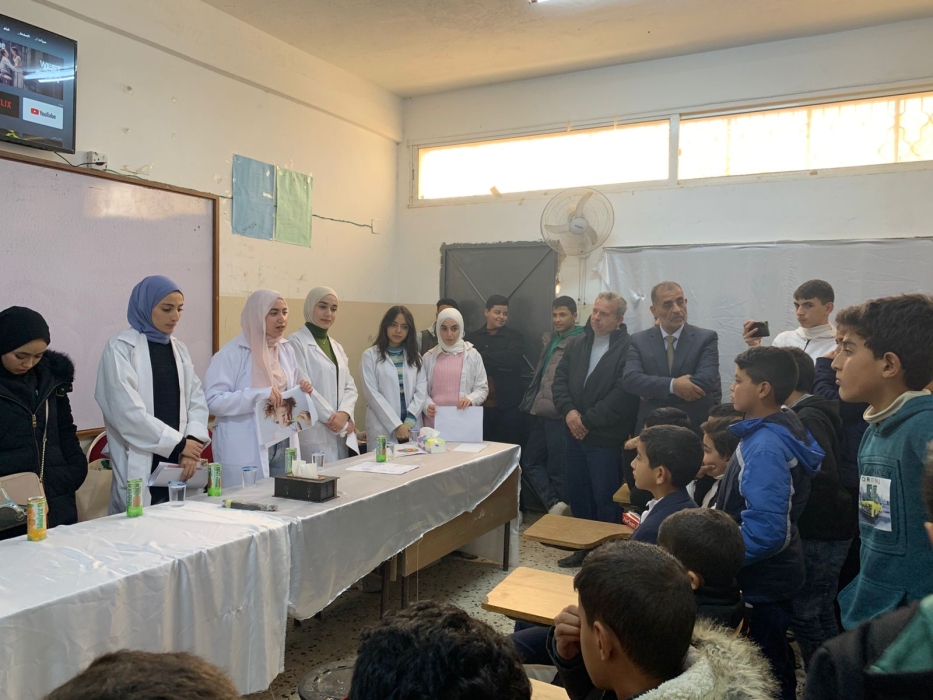 جامعة فيلادلفيا تنظم يومًا طبيًا مجانيًا لطلاب مدرسة الراية الأساسية