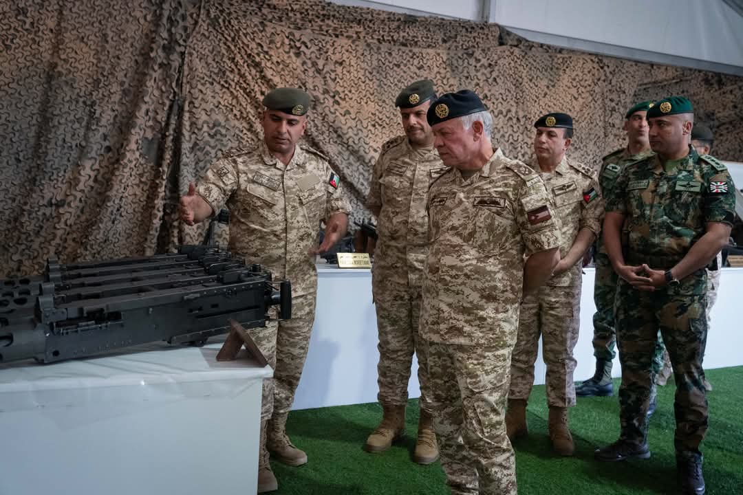 الملك يزور قيادة مشاغل الحسين التابعة لسلاح الصيانة الملكي...صور