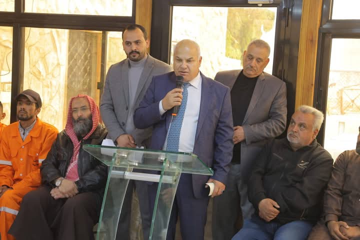 وزير العمل يكرم كوكبة من عمال الوطن في الهاشمية  صور