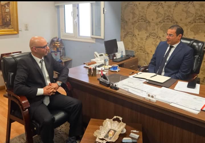الملحق الثقافي الأردني في القاهرة يبحث تعزيز التعاون الأكاديمي مع الإدارة المركزية للطلاب الوافدين