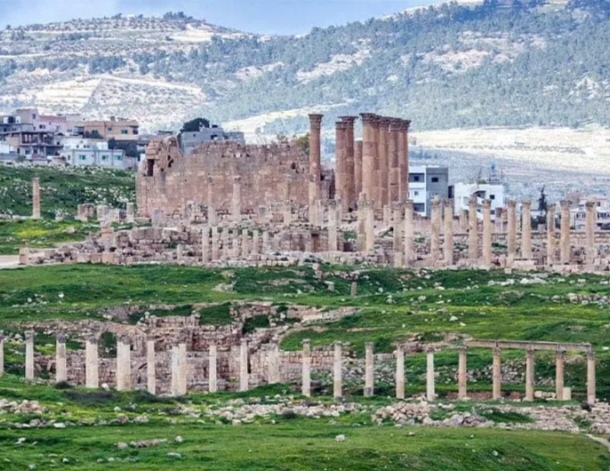 ارتفاع عدد السياح القادمين إلى الأردن بنسبة 30 الشهر الماضي