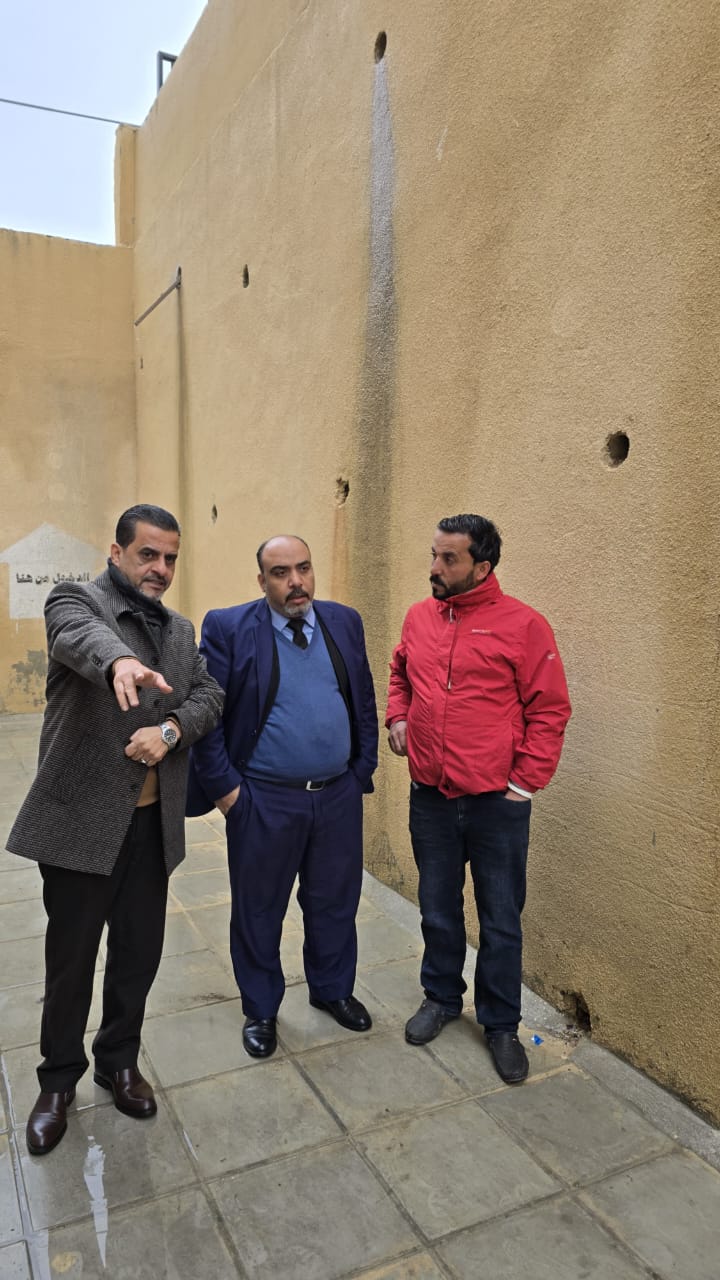 امطار الخير ...الزيود يطمئن على مدارس المقابلين...صور