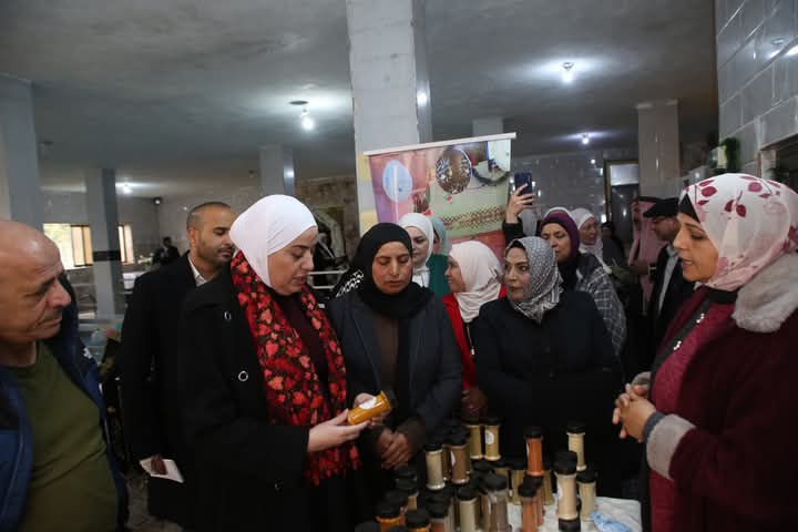 بمناسبة عيد ميلاد جلالة الملك وزيرة التنميه الاجتماعيه تفتح بازارا خيريا لجمعية نشميات سحاب