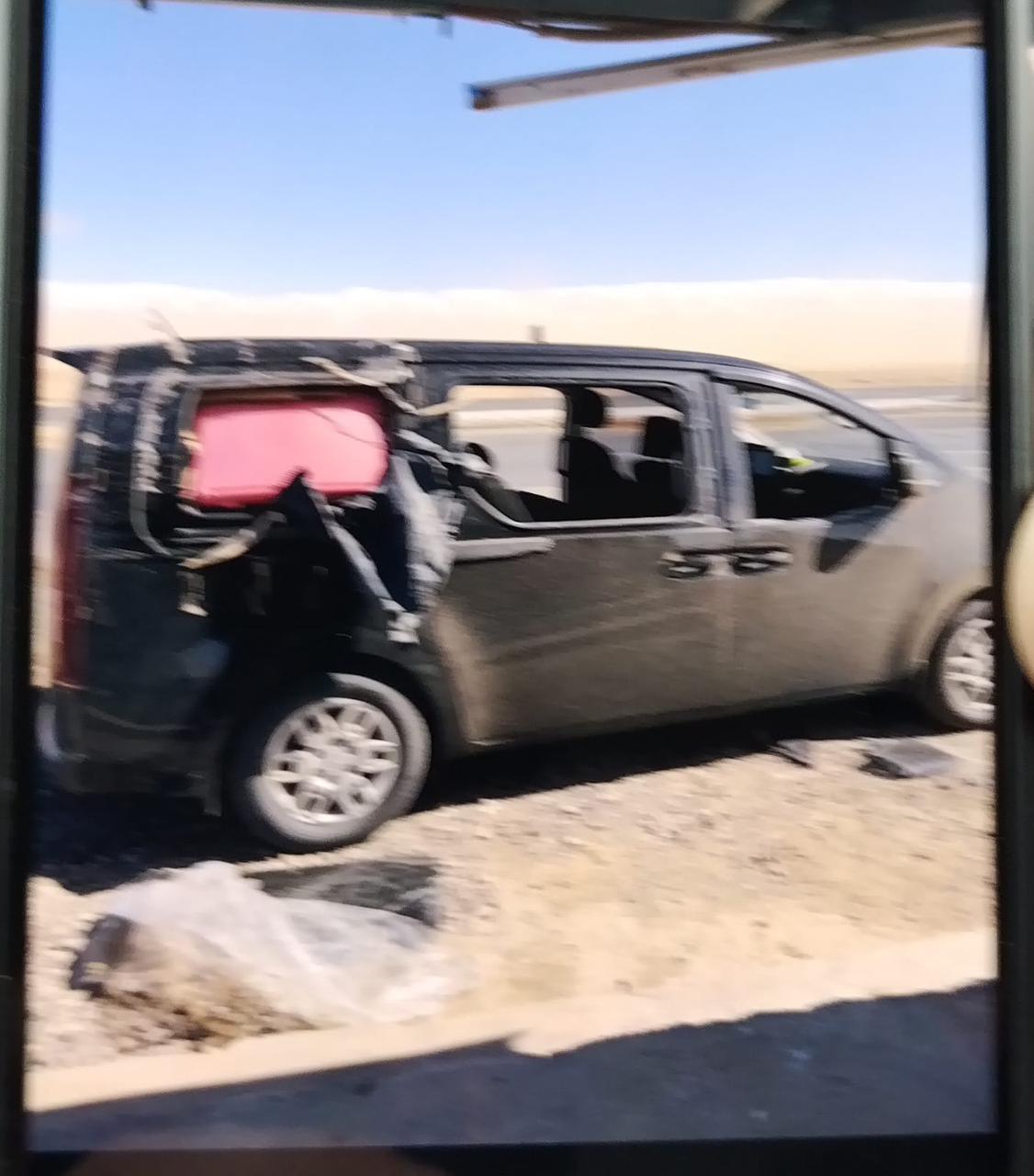العدوان يستقبل مجموعة سياحية تايلندية بعد تعرض حافلتهم لحادث على الطريق الصحراوي  صور