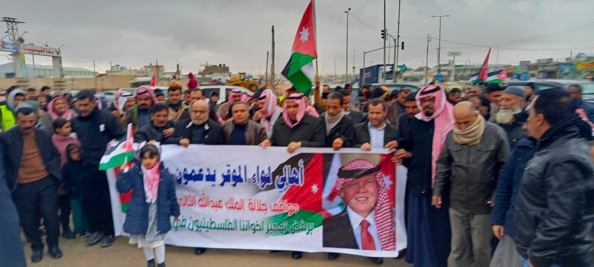 وقفة تضامنية من أبناء قبيلة بني صخر رفضاً لتهجير أهل غزة ودعماً لموقف جلالة الملك....صور وفيديو