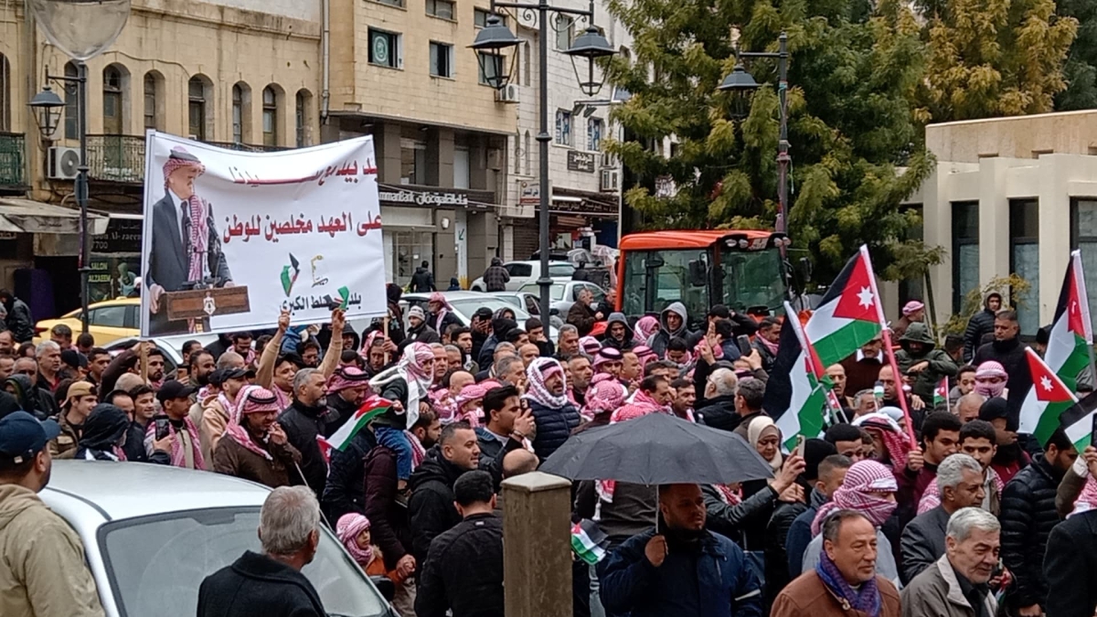 السلط تُجدد العهد: مسيرة حاشدة تأييدًا للموقف الأردني الرافض لتهجير الفلسطينيين .