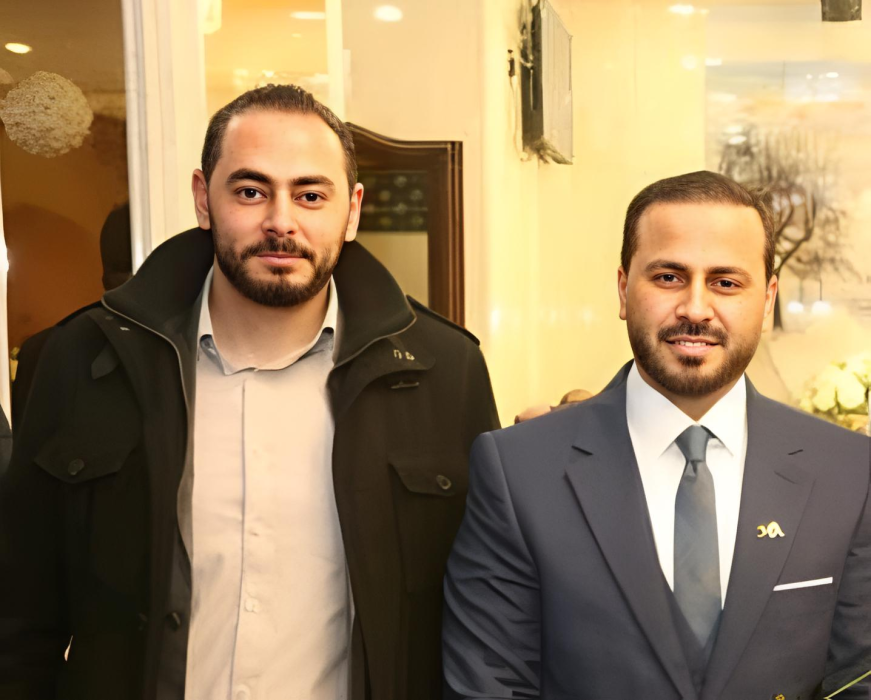 الاستاذ عبادة السحلة يهنئ الإعلامي محمد المصري بمناسبة خطوبته