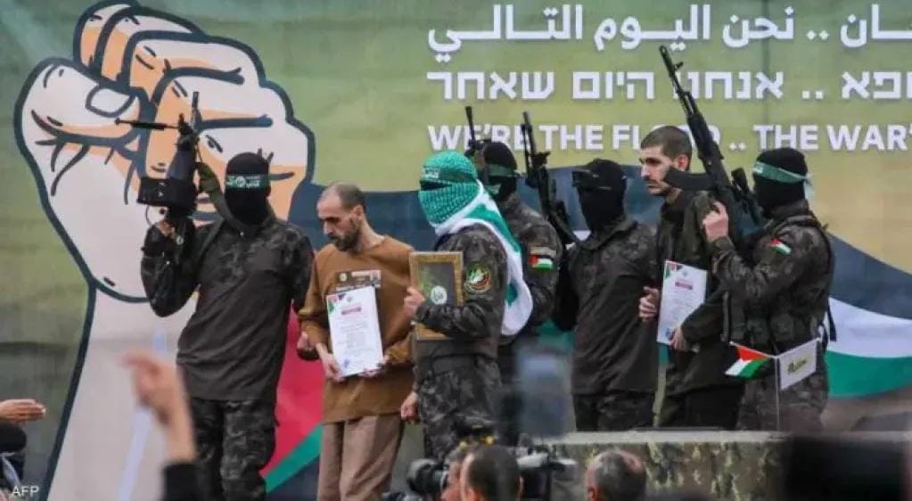 ”لن تمر مرور الكرام”.. أول تعليق من نتنياهو على مشاهد تسليم الرهائن الإسرائيليين