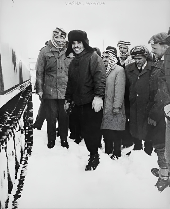 ثلوج كثيفة عام 1968م.. والملك الحسين يُشرف على فتح الطرق في عمّان