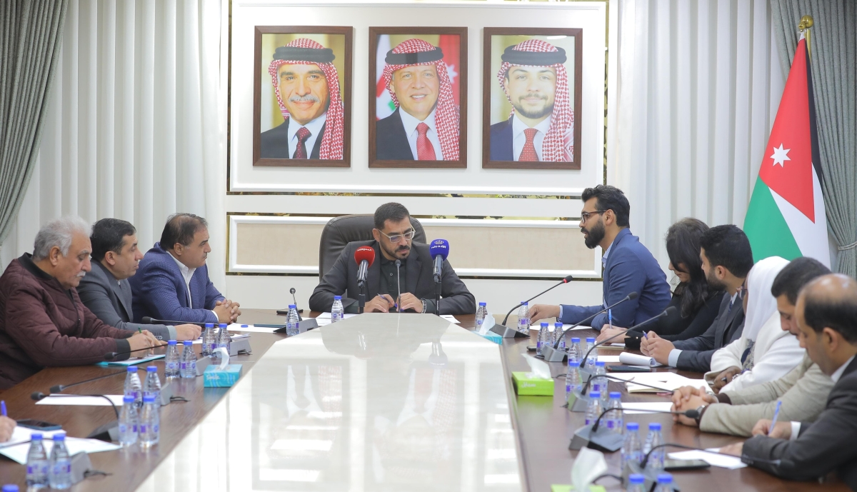 المناخ النيابية تناقش التحديات البيئية والمناخية