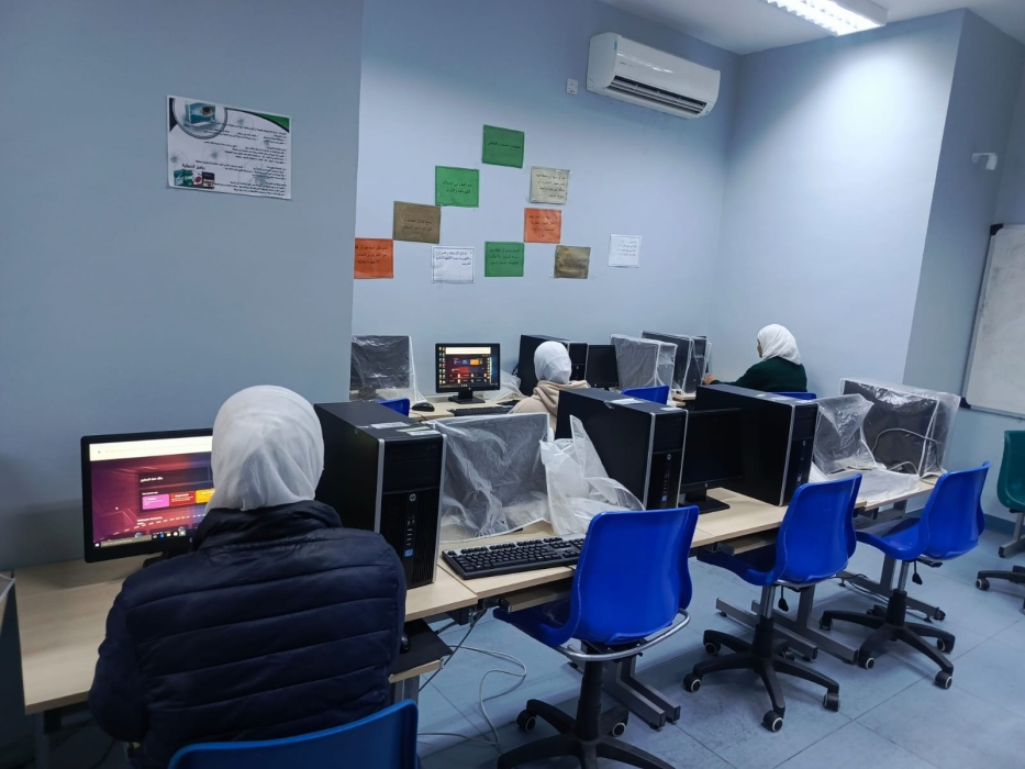 السفاسفة يتابع تنفيذ الاختبار التجريبي PISA في مدارس لواء البترا