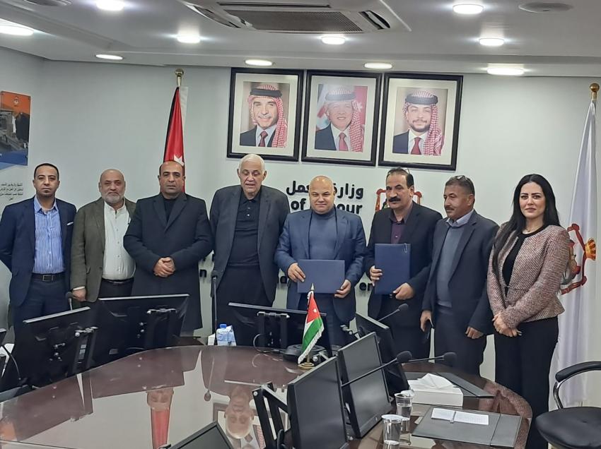 مذكرة تفاهم بين وزارة العمل نقابة أصحاب محطات المحروقات تسمح بموجبها استقدام عاملين لمرة واحدة