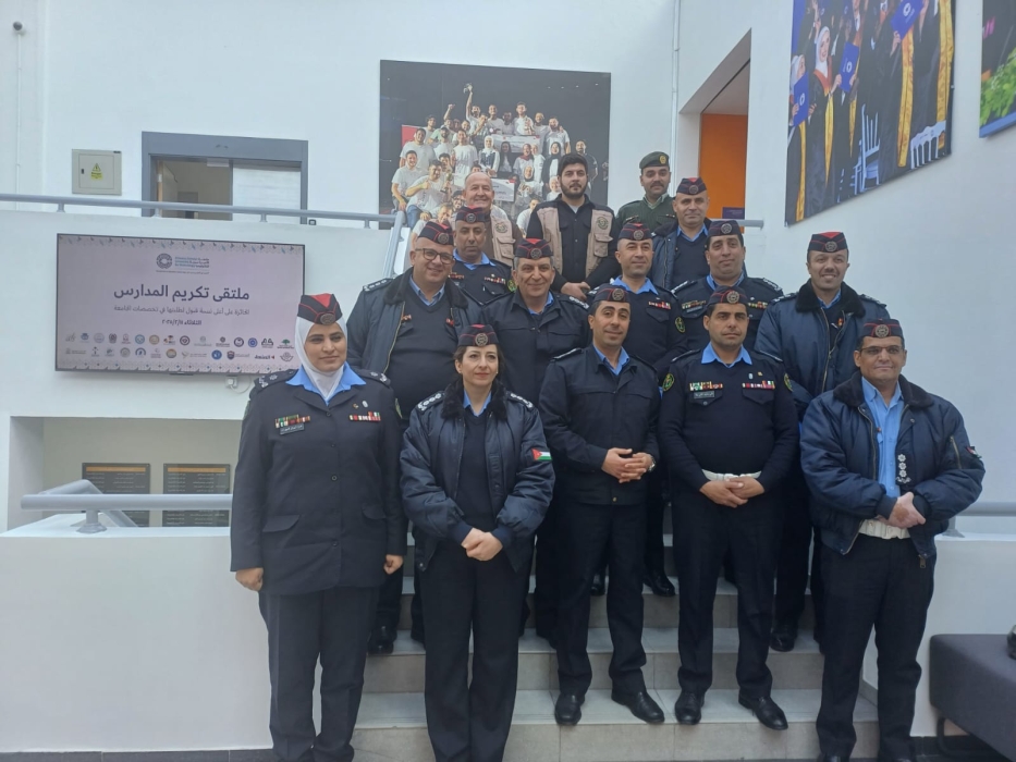 بحث خطة عمل جائزة الحسن للشباب مع إدارة السير
