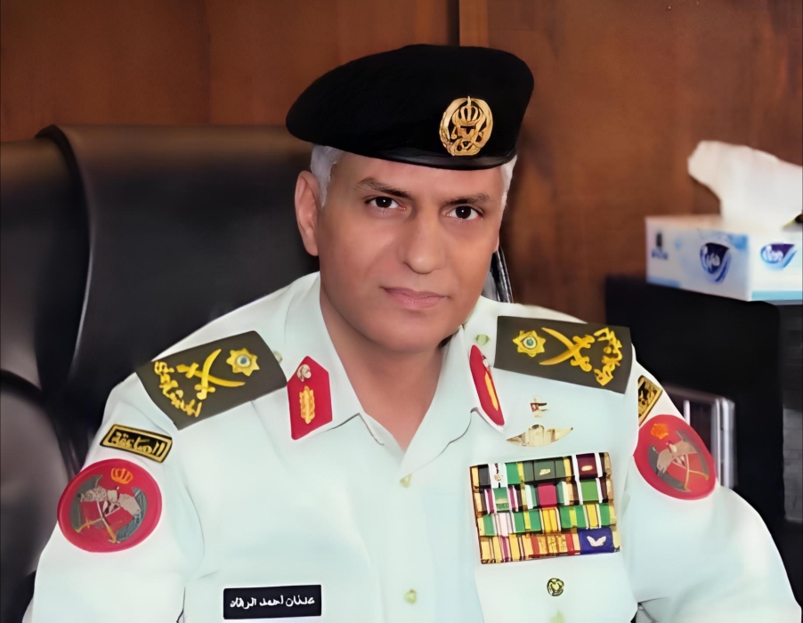 الدكتور تحسين الشرادقة وإخوانه يهنئون الباشا الرقاد