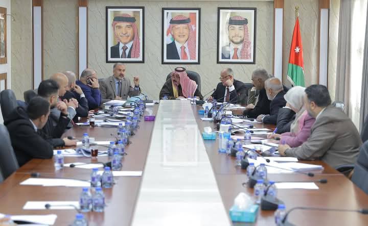مشتركة نيابية تناقش معدل للطيران المدني