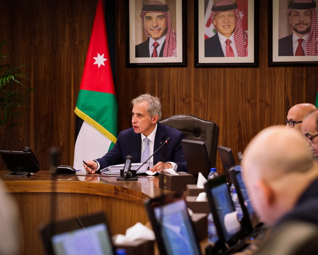 رئيس الوزراء يمنع سفر المسؤولين إلا للضرورة