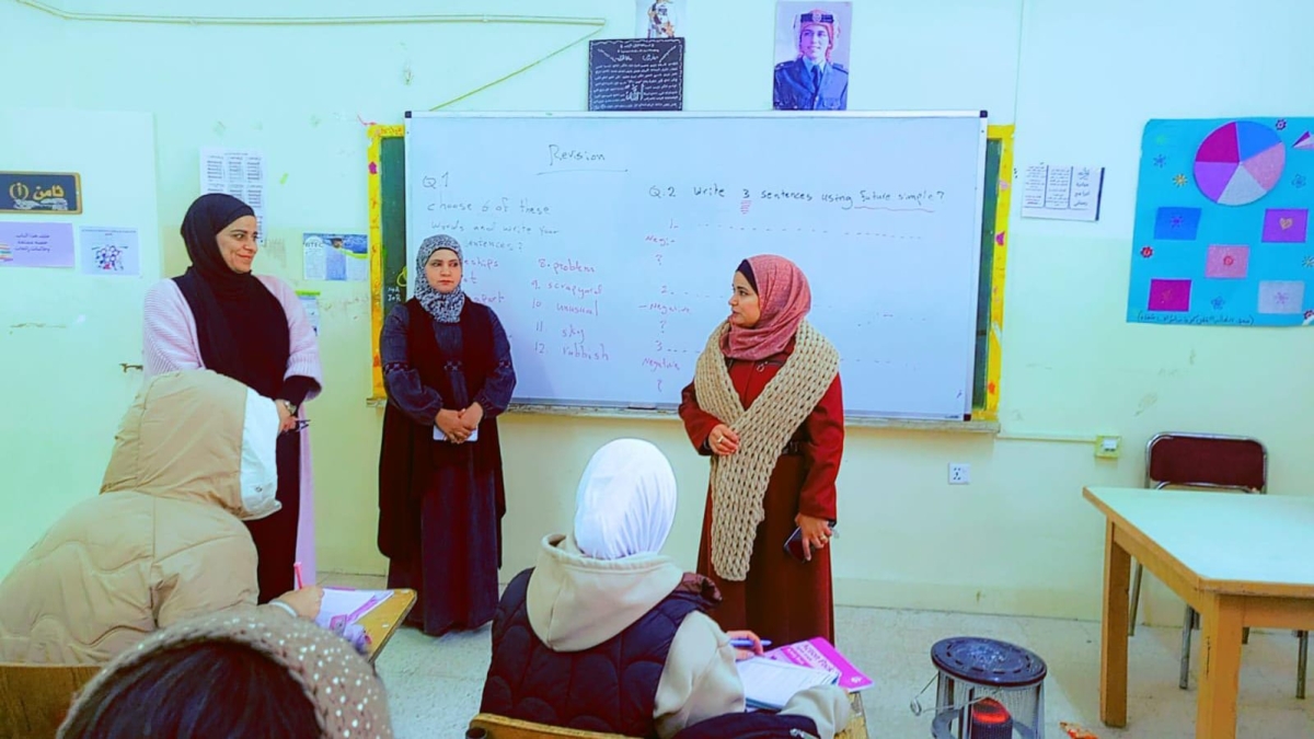 الدكتورة زهور الزبن تتفقد مدرسة الموقر الثانوية الشاملة