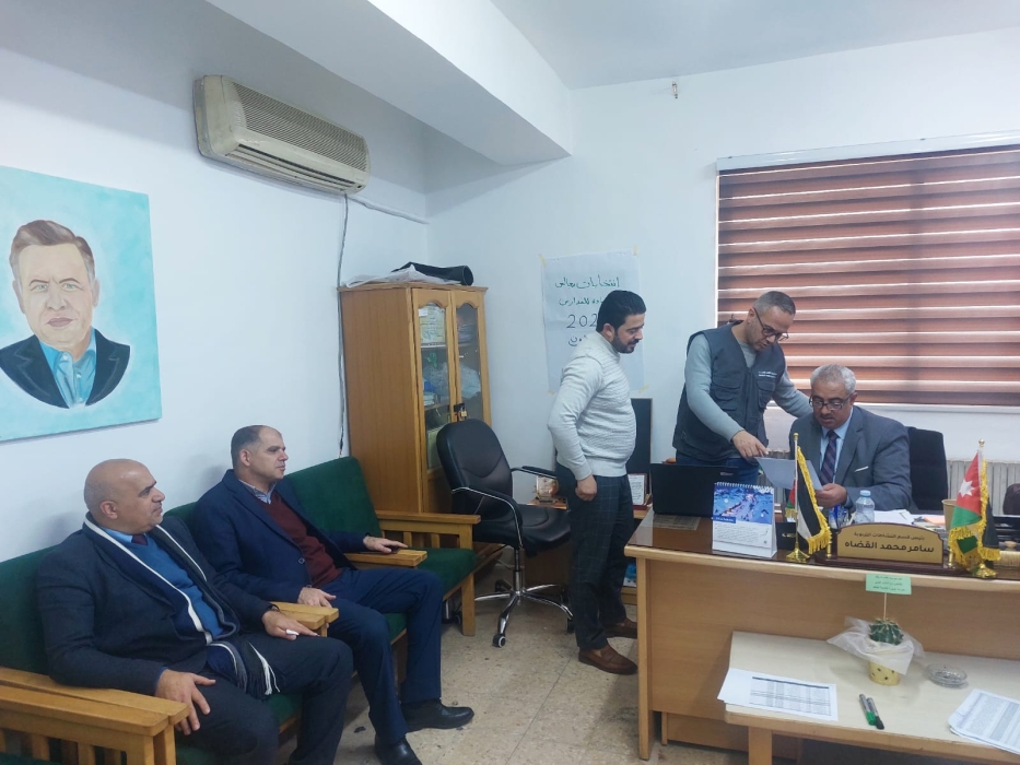 مدير تربية عجلون يتابع عملية انتخابات مجالس برنامج القيادة للمدارس