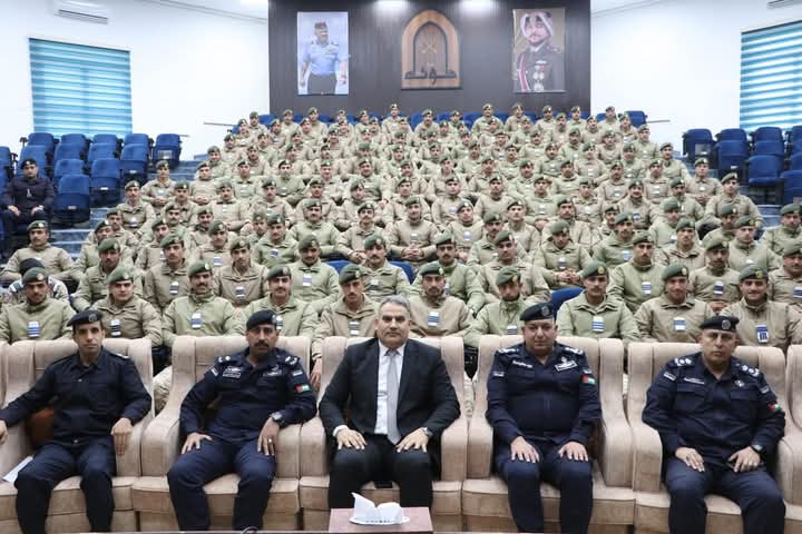 مدير إدارة البحث الجنائي يلتقي تلاميذ كلية العلوم الشرطية لتعزيز التأهيل الأكاديمي