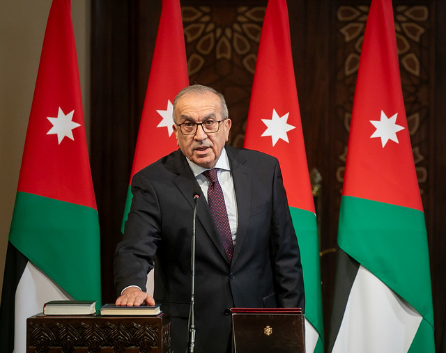 وزير الأشغال يتفقد إعادة تأهيل طريق الموقر  الأزرق