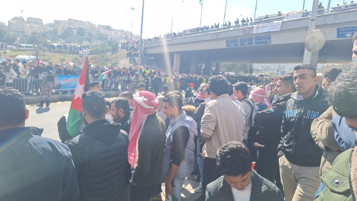شباب البترا يستقبلون جلالة الملك وولي العهد في مشهد يعكس الولاء للقيادة الهاشمية صور