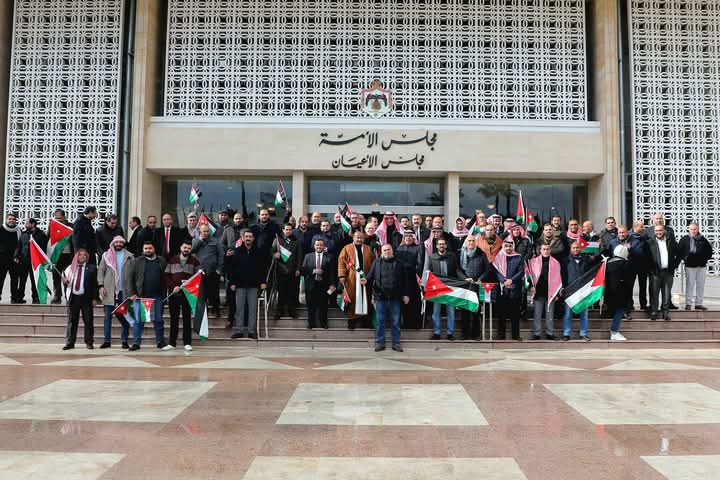 الأمانة العامة لمجلس الأعيان تستقبل الملك وولي العهد