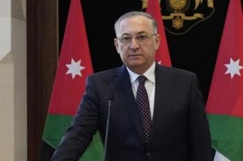 حجازي يتسلم رسالتي ماجستير في الحوكمة ومكافحة الفساد