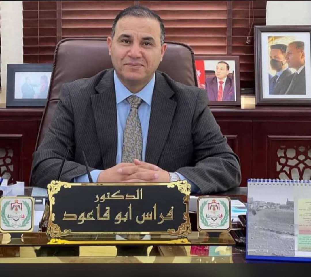 محافظ الزرقاء يبدع في رسم لوحة وطنية مُشرّفة