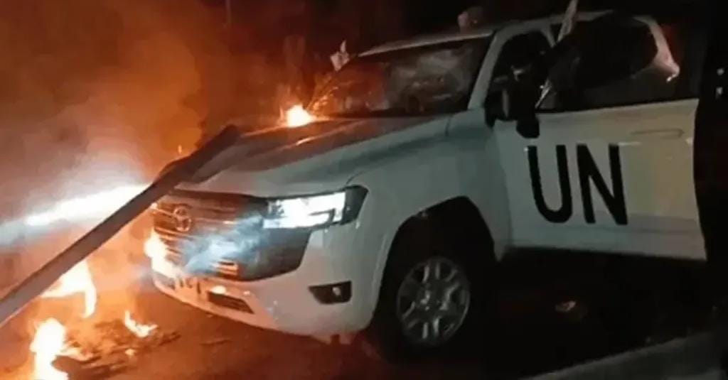 توقيف 26 شخصاً على خلفية الاعتداء على موكب اليونيفيل في لبنان.. وعون يتوعد المنفذين