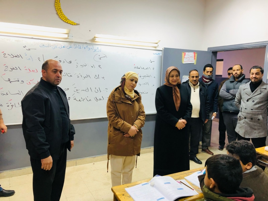 الخريشا  تتفقد سير الدوام  وانتظام الطلبة في مدرسة تركي الثانوية للبنين.