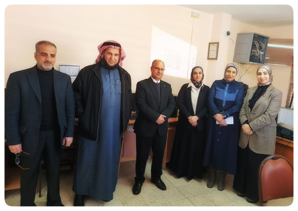 السفاسفة يتابع تنفيذ التدريب على برنامج  اتوق الى التعلم في يومه الثاني.